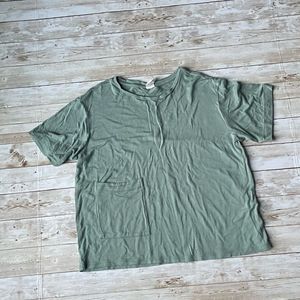 Kate Quinn Short Sleeve Tee